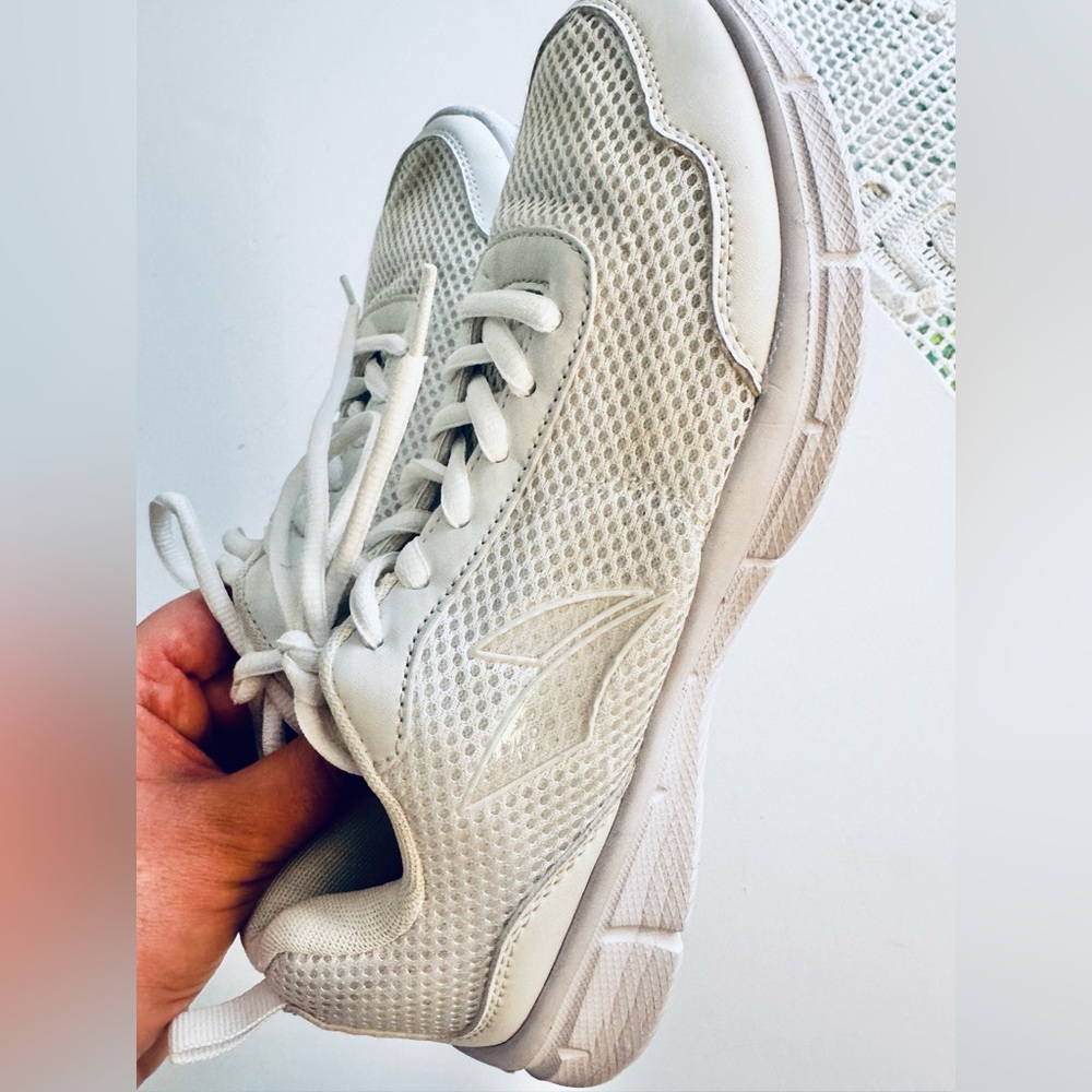 Women's White Ipso Sneakers size 7.5